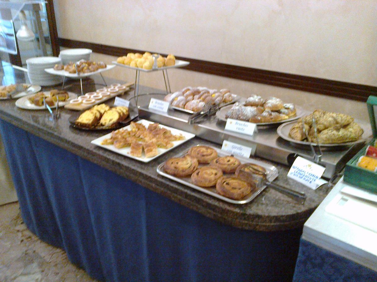 California Pastry Hotel Cervia Bagian luar foto